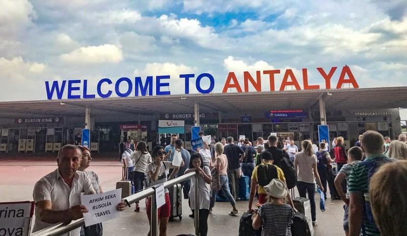Туроператоры по Турции обслужили в Анталье два миллиона туристов