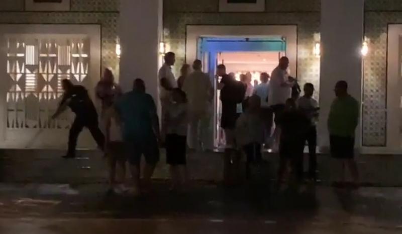 Туристы, заблокированные в отеле из-за банкротства туроператора, возвращаются домой 