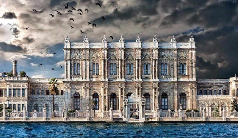 В Стамбуле закрывают музеи и концертные площадки