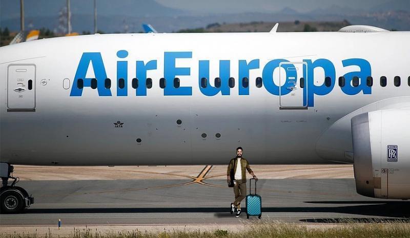 В Испании самолет вынужденно сел из-за отказа туриста надеть маску на борту