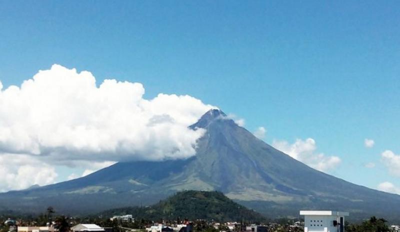 Российские туристы не пострадали от извержения вулкана на Филиппинах