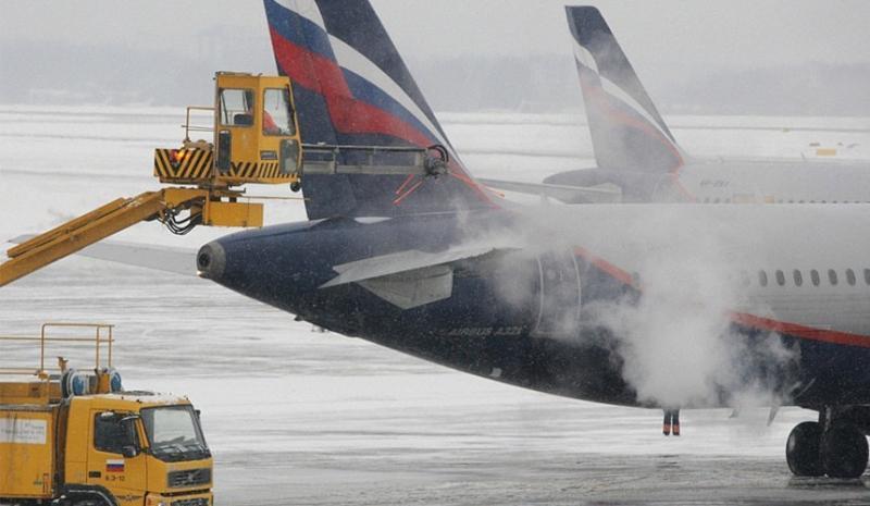 Аэропорты Москвы меняют расписание из-за непогоды