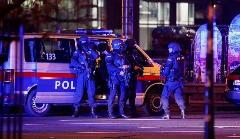 В Вене продолжается спецоперация по поиску преступников после ночных терактов