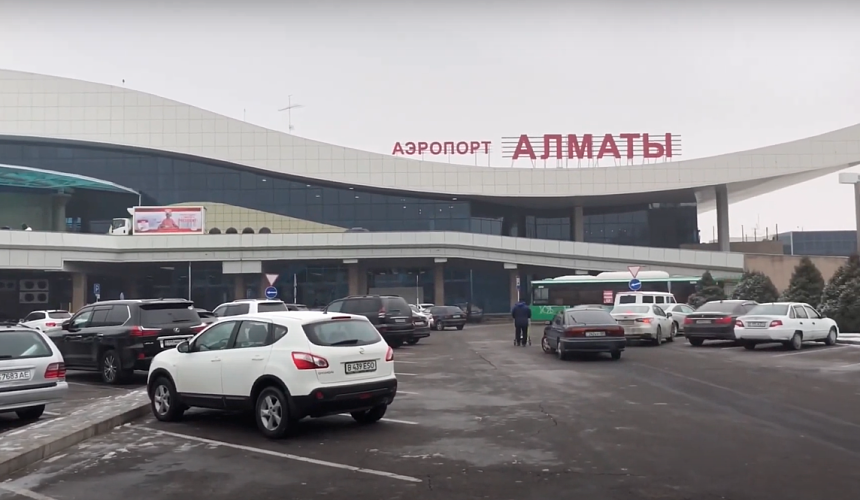 Аэропорт Алматы прекратил работу из-за протестов
