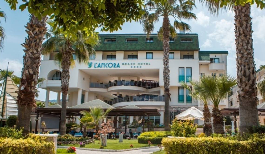 В турции оштрафовали отель за отказ заселить в номер двух мужчин